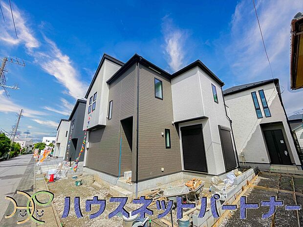 前面道路でお車を駐車するのも楽々。
