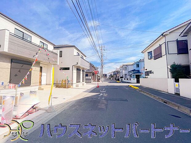 前面道路の日当たりの良い明るいお家。