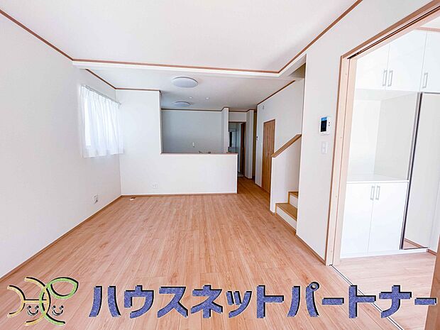 お料理できたらカウンターから手渡しができます。家族で会話をしながらお料理を楽しく。