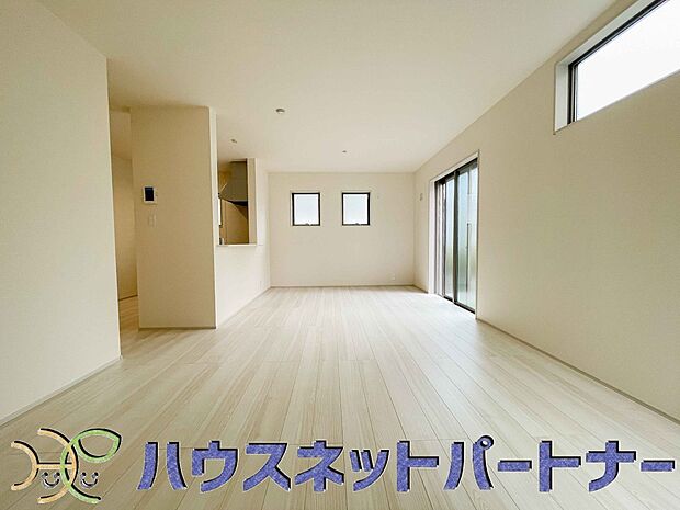 家族の温かさと陽光の暖かさ、楽しい毎日と明るい未来を予感させる「空間が織り成すひとつ先の住み心地」を演出します。