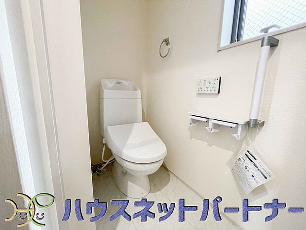 壁リモコンの場合、洗浄位置や水量の強弱など、シャワートイレをお好みの使い心地に設定できます。毎日使うトイレだから、使い勝手の良い機能があるとうれしいですね。