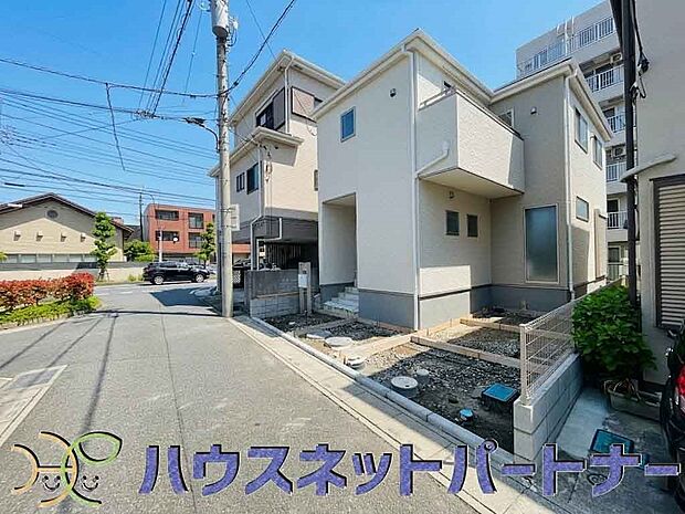 前面道路でお車を駐車するのも楽々。