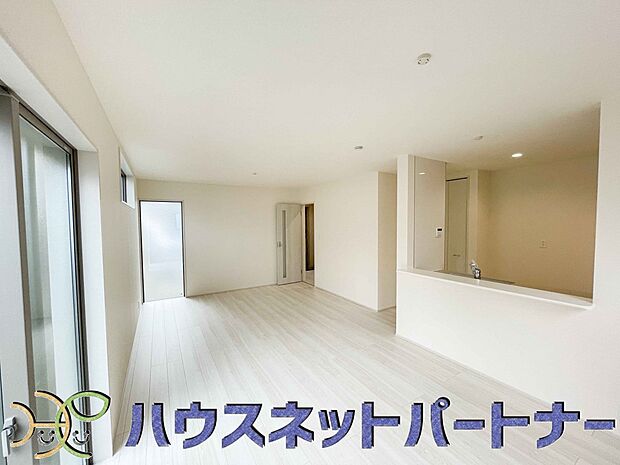 カウンターがあると配膳が楽なことがメリットの一つ。後片付けをするときも、ダイニングテーブルからあまり動かずに流し台へ運ぶことができるので便利です♪