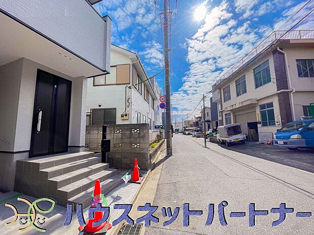 前面道路でお車を駐車するのも楽々。