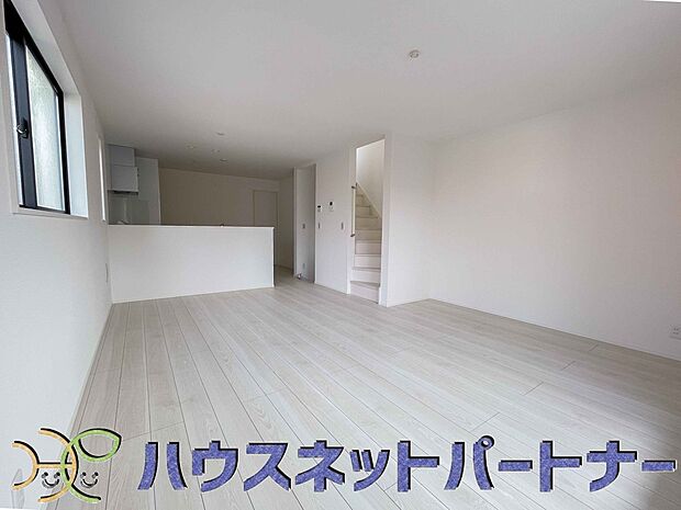 お料理できたらカウンターから手渡しができます。家族で会話をしながらお料理を楽しく。