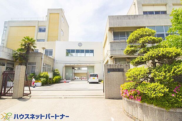 周辺環境-小学校(290m)川口市立戸塚東小学校