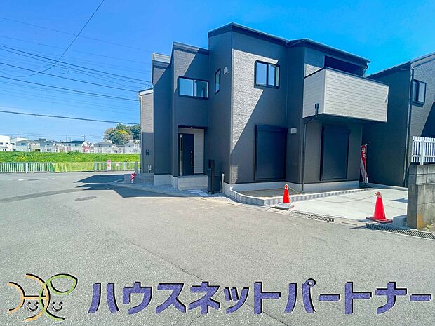 前面道路でお車を駐車するのも楽々。