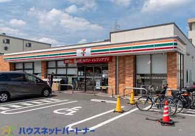 周辺環境-コンビニ(550m)セブンイレブン