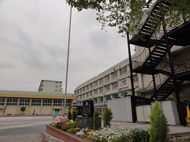 周辺環境-中学校(550m)北区立神谷中学校