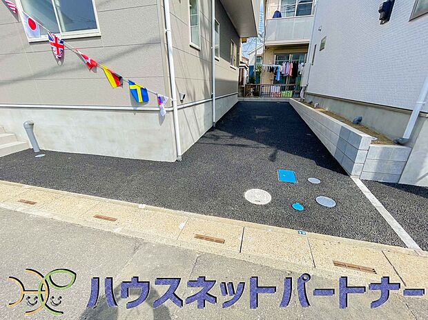 通勤や家族の送迎など、毎日の生活にマイカーが欠かせない方にとって駐車場は大事な条件。敷地内にカースペースがあれば、お出かけやお買い物の際の搬入出もらくらくです。