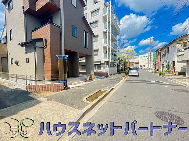 前面道路の日当たりの良い明るいお家。