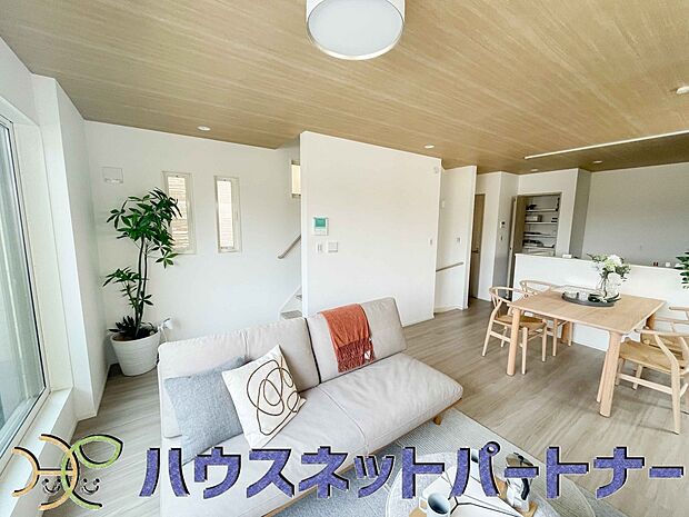 家族の温かさと陽光の暖かさ、楽しい毎日と明るい未来を予感させる「空間が織り成すひとつ先の住み心地」を演出します。