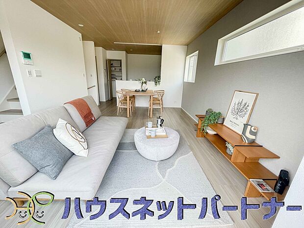 整然とした空間演出、快適な理想の暮らしの実現は家のみの拘りではなく、そこで暮らす方々にとって素敵な環境であることも挙げられると思います。四季折々の変化が奏でる鼓動を楽しんで下さい。