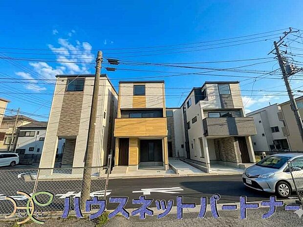 前面道路の日当たりの良い明るいお家。