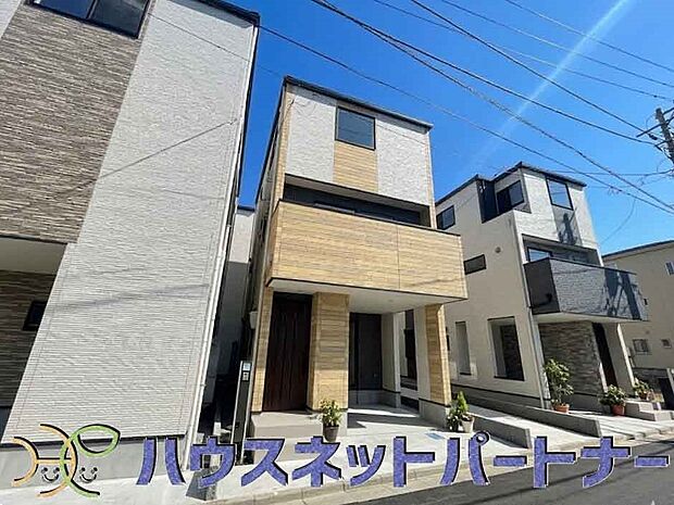 ここから始まる「日常」はご家族にとってかけがえのない時間となります。少しでも豊かに、快適に。そんな想いから本邸宅は生まれました。