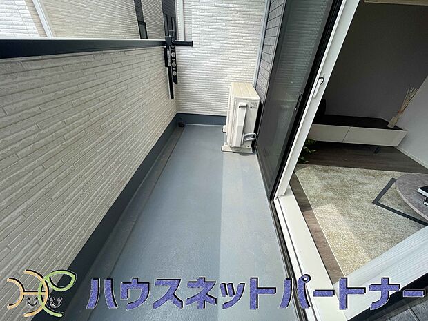洗濯物を干したり、布団を干したり、ゴミを一時保管したり…　