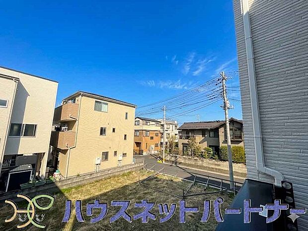 周辺は高い建物が無く、解放感が感じられます。