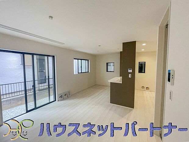 陽だまりのある光彩豊かなリビングは、何よりも快適で心休まる時間を過ごせます。