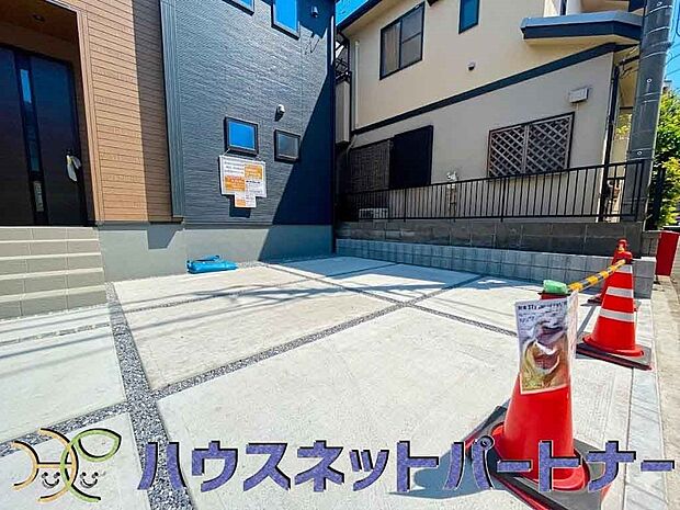 通勤や家族の送迎など、毎日の生活にマイカーが欠かせない方にとって駐車場は大事な条件。敷地内にカースペースがあれば、お出かけやお買い物の際の搬入出もらくらくです。
