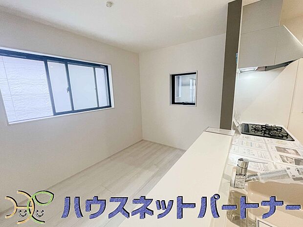 リビングダイニングに目が届くので、料理をしながら家族との会話もはずみそう。