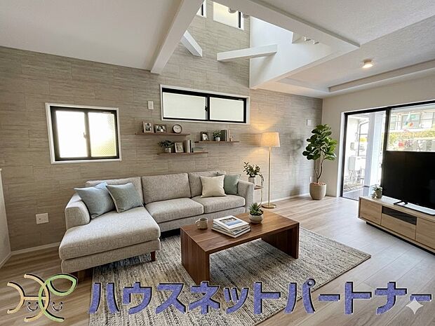整然とした空間演出、快適な理想の暮らしの実現は家のみの拘りではなく、そこで暮らす方々にとって素敵な環境であることも挙げられると思います。四季折々の変化が奏でる鼓動を楽しんで下さい。(画像の一部はAIよ