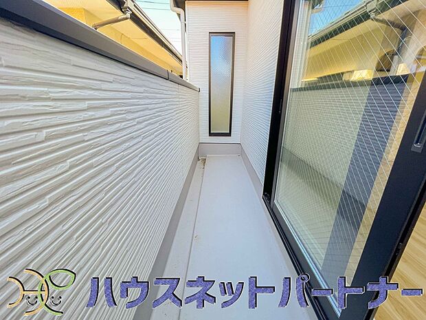 洗濯物を干したり、布団を干したり、ゴミを一時保管したり…