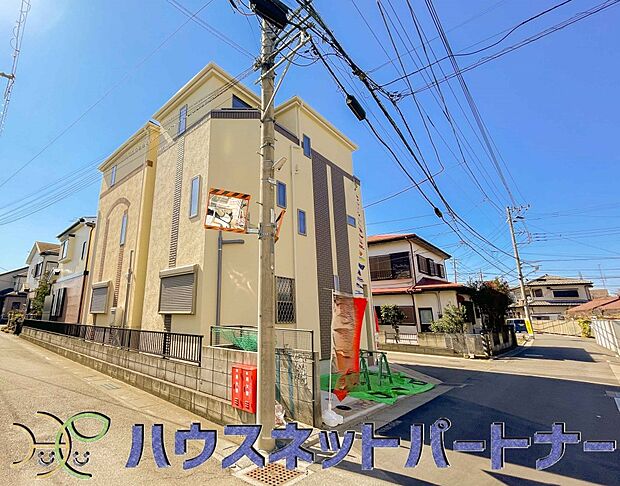 前面道路の日当たりの良い明るいお家。