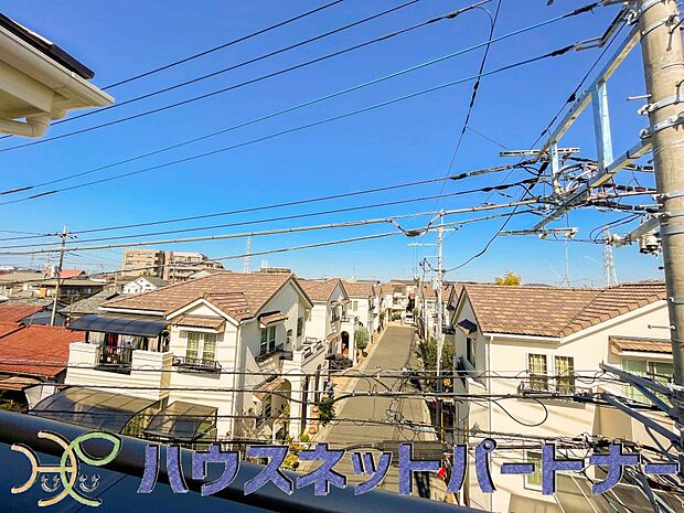 周辺は高い建物が無く、解放感が感じられます。