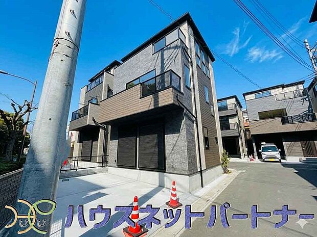 前面道路でお車を駐車するのも楽々。