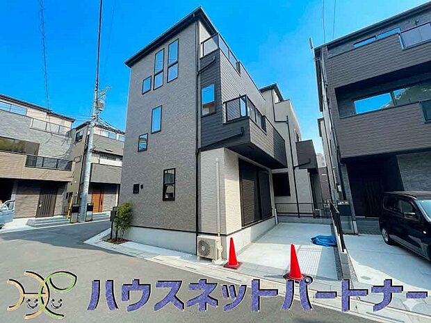 豊かで快適な暮らしを。ここから始まる「日常」はご家族にとってかけがえのない時間となります。少しでも豊かに、快適に。そんな想いから本邸宅は生まれました。