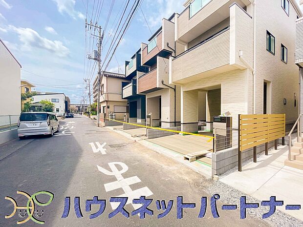 前面道路でお車を駐車するのも楽々。