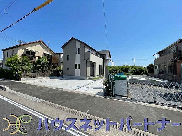 前面道路でお車を駐車するのも楽々。