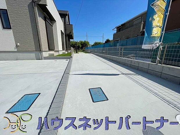 駐車場がある戸建を持つ最大のメリットは、駐車場代金を支払い続ける必要がないことです。賃貸住宅に住んでいる方が、戸建の購入を考えるきっかけに挙げることが多いようです。