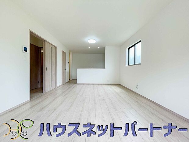 陽だまりのある光彩豊かなリビングは、何よりも快適で心休まる時間を過ごせます。