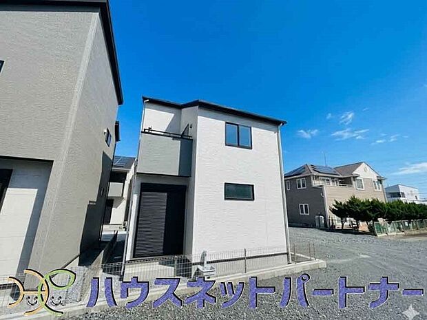 前面道路でお車を駐車するのも楽々。