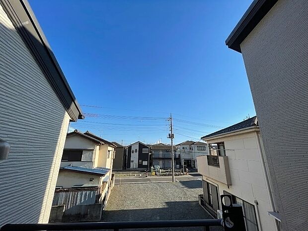 周辺は高い建物が無く、解放感が感じられます。