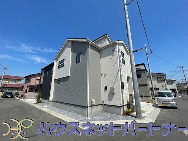 前面道路の日当たりの良い明るいお家。