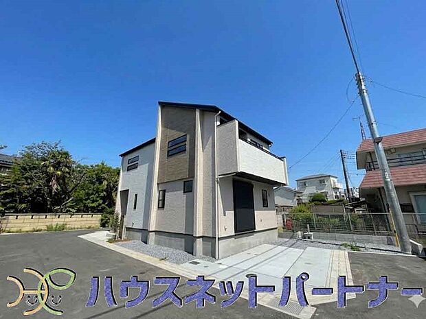 前面道路の日当たりの良い明るいお家。