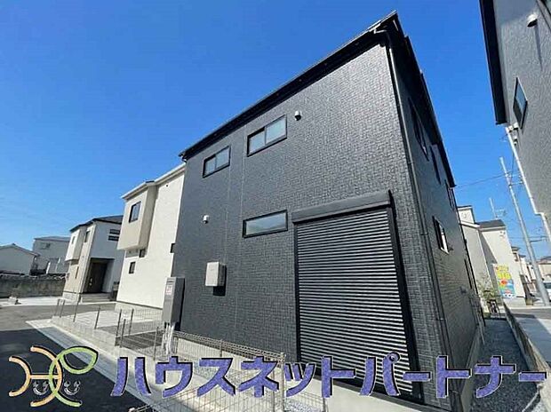流行に左右されず、将来にわたって価値が継続する上質な佇まい。親しみやすさといった個性を演出してくれます。