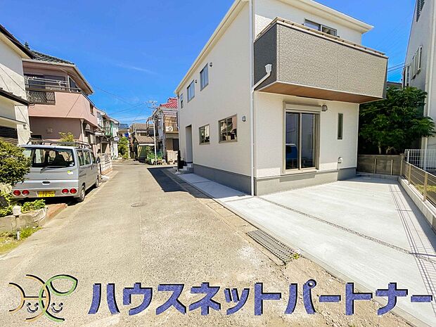前面道路でお車を駐車するのも楽々。