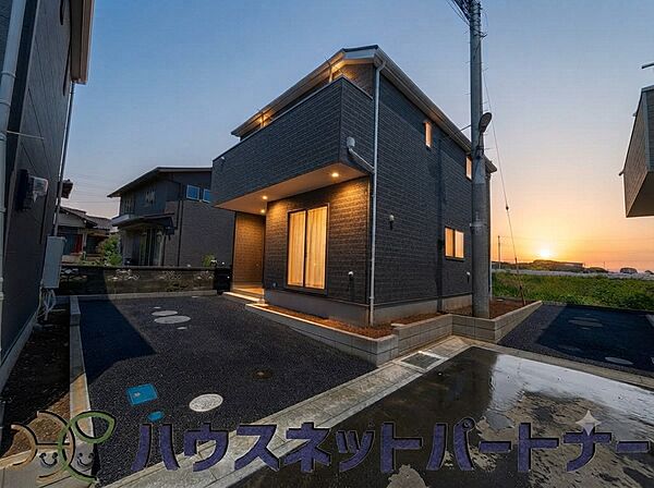 玄関横に駐車場なのでお買い物をした後は楽にお家へ。沢山お買物した時は助かりますね。（画像はイメージです）