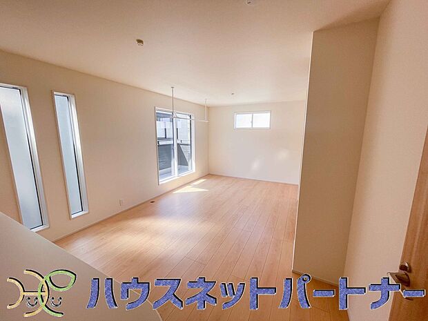 陽だまりのある光彩豊かなリビングは、何よりも快適で心休まる時間を過ごせます。