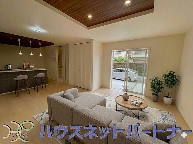 整然とした空間演出、快適な理想の暮らしの実現は家のみの拘りではなく、そこで暮らす方々にとって素敵な環境であることも挙げられると思います。四季折々の変化が奏でる鼓動を楽しんで下さい。(家具はイメージです