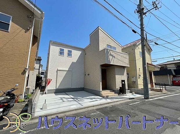 前面道路でお車を駐車するのも楽々。