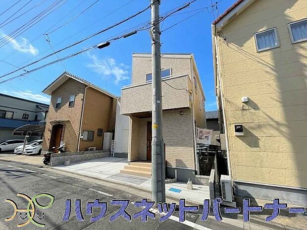 前面道路の日当たりの良い明るいお家。