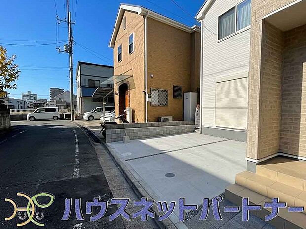 駐車場がある戸建を持つ最大のメリットは、駐車場代金を支払い続ける必要がないことです。賃貸住宅に住んでいる方が、戸建の購入を考えるきっかけに挙げることが多いようです。