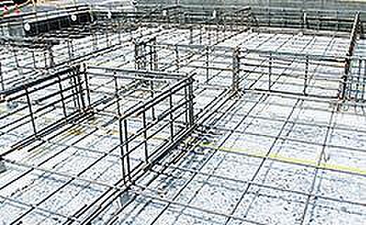 フラット35の工事仕様書では、立ち上がりの主筋が13mm以上となっておりますが、16mmの鉄筋を採用