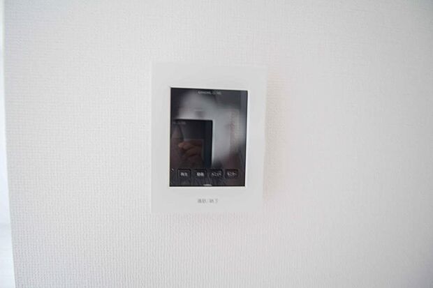 TVモニター付きインターフォンは大画面でお子様のお留守番も安心です。