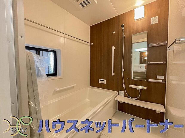 冬場にはヒヤッとしないように暖房機能、梅雨の時期には乾燥等、機能的で清潔感溢れる浴室。快適・清潔な空間で心も体もオフになる時間を楽しむことが可能です。