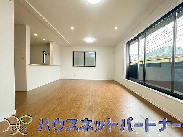 明るく開放的なダイニング。家族とのコミュニケーションが取りやすく、みんなの笑顔が溢れます。